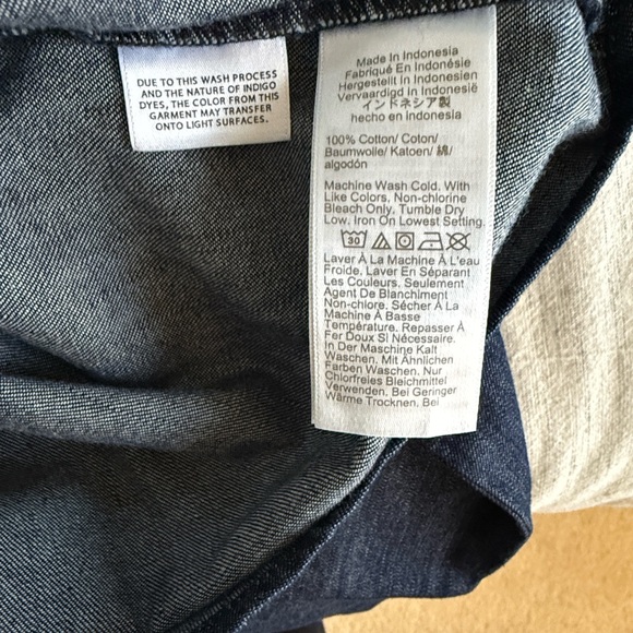 J. Crew Women’s 100% Cotton Dark Blue Button Down Chambray Shirt Size Medium - Picture 5 of 5